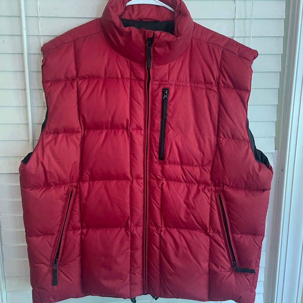 mens XL red puffer vest! rue 21!